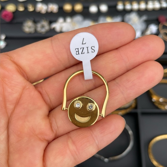 18K Gold-Plated Reversible Smiley Face Ring | Fun and Interactive Jewelry - Picture 1 of 4